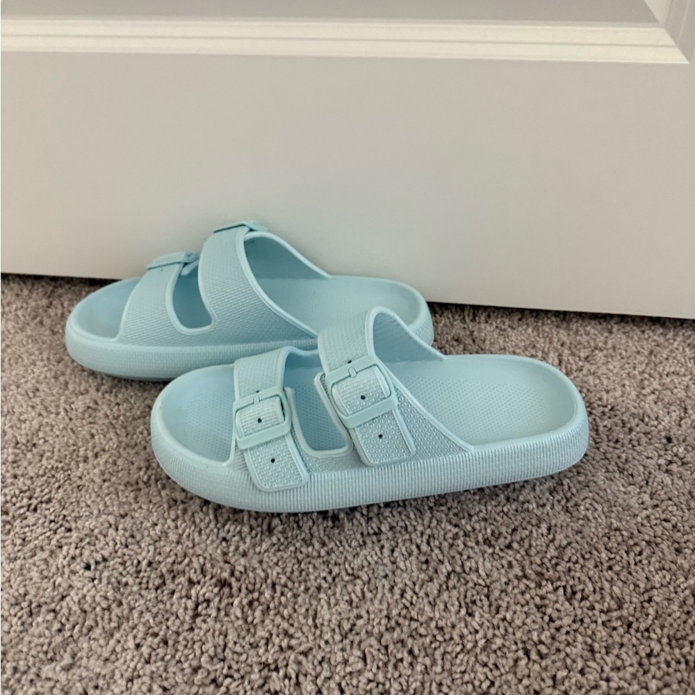 Baby Blue Cloud Comfort Cloud Slides, size 9 (NWOT!) ✨